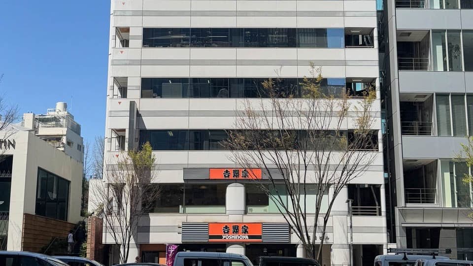 株式会社wren が入居する三橋ビル(東京都港区北青山)の外観
